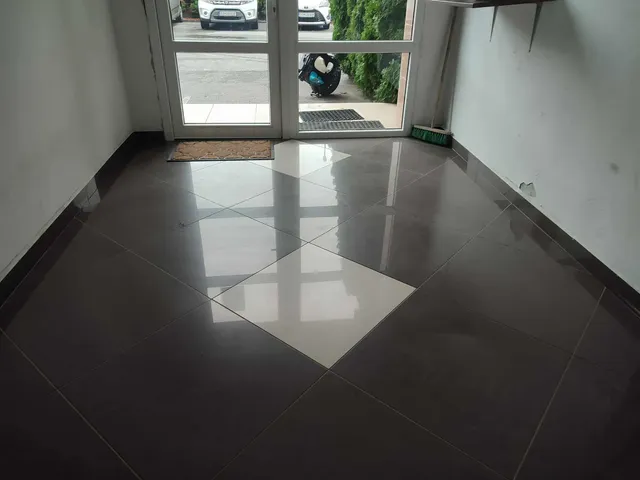 Leštené dlažby vo vstupných priestoroch