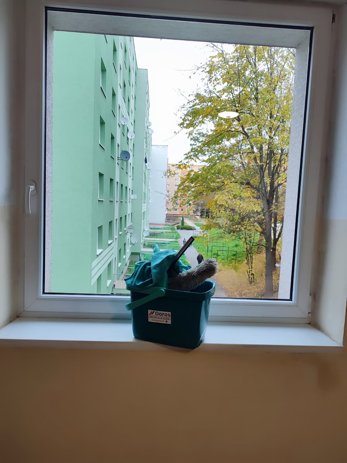 Výbava GOROS na umývanie okien spoločných priestorov